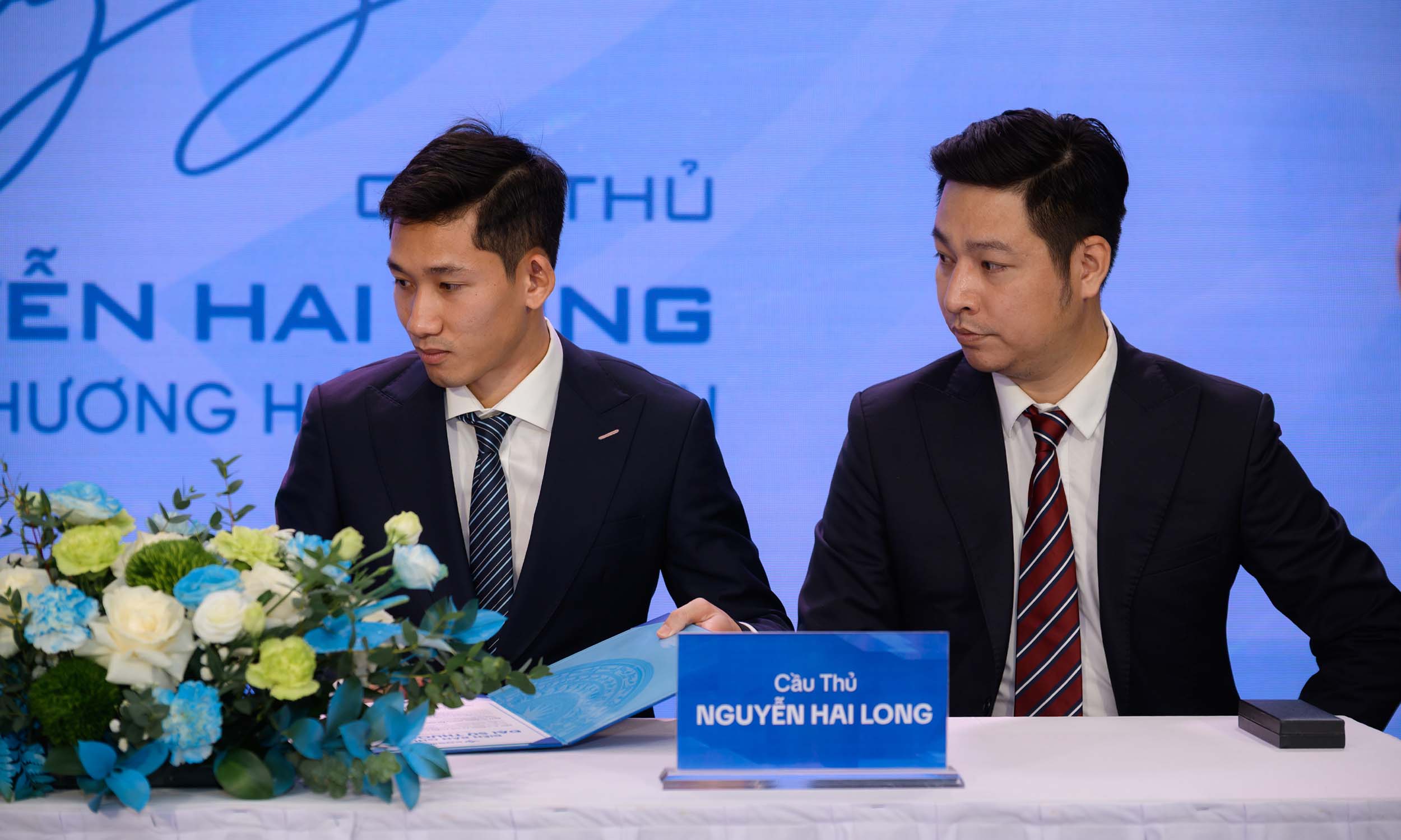Nghi thức k&yacute; kết hợp t&aacute;c đại sứ thương hiệu giữa Kosmen v&agrave; cầu thủ Nguyễn Hai Long -2