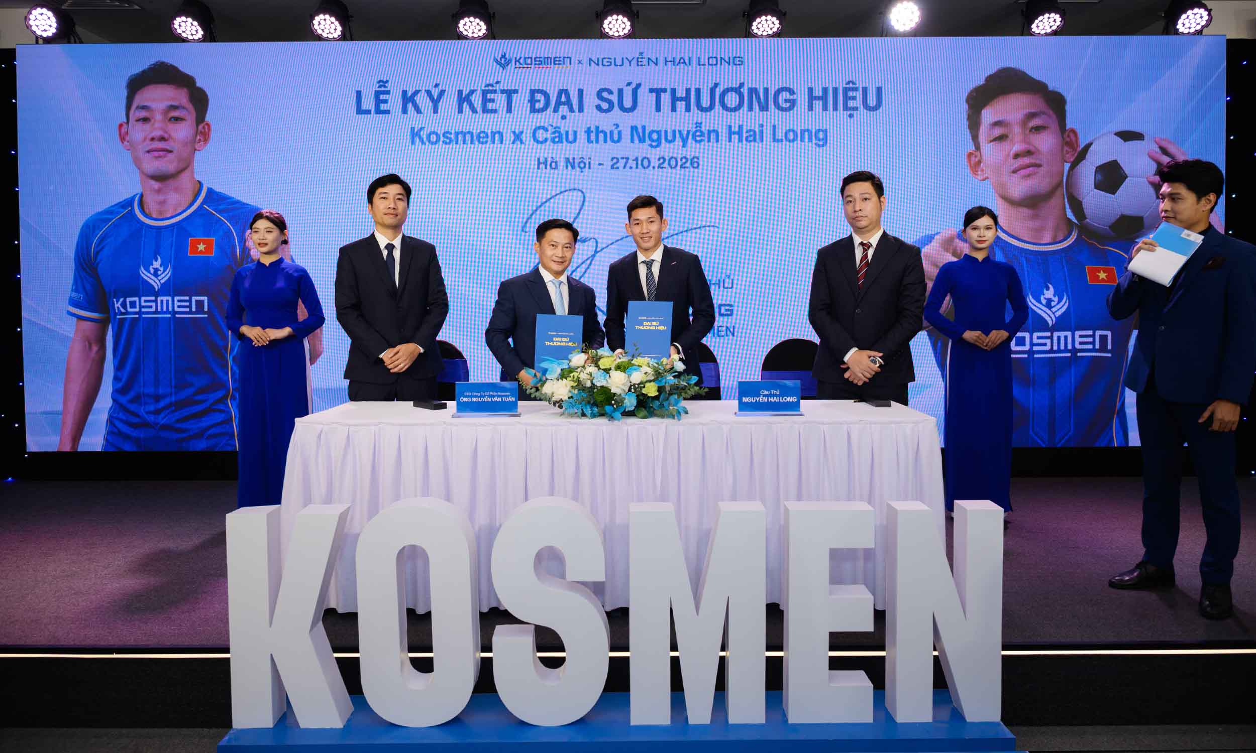 Nghi thức k&yacute; kết hợp t&aacute;c đại sứ thương hiệu giữa Kosmen v&agrave; cầu thủ Nguyễn Hai Long -5