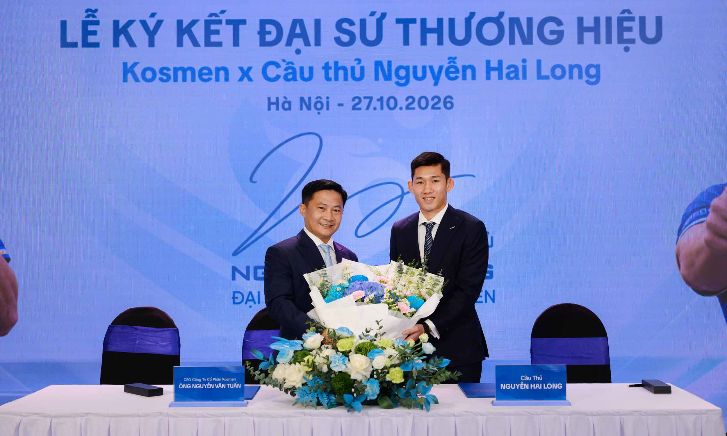 Nghi thức k&yacute; kết hợp t&aacute;c đại sứ thương hiệu giữa Kosmen v&agrave; cầu thủ Nguyễn Hai Long -7