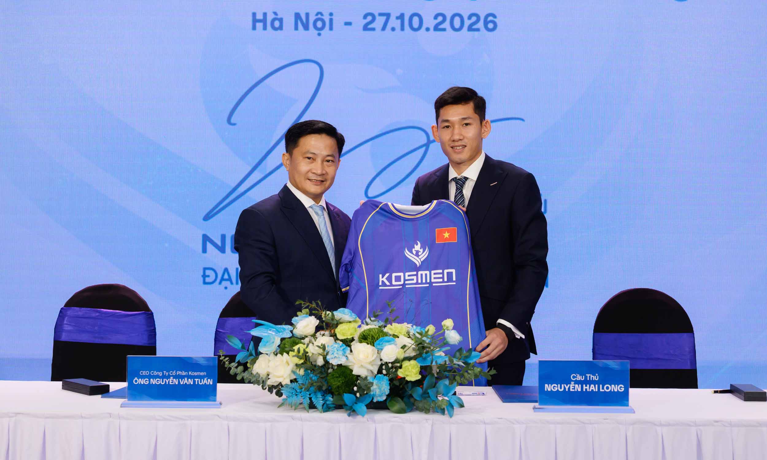 Nghi thức k&yacute; kết hợp t&aacute;c đại sứ thương hiệu giữa Kosmen v&agrave; cầu thủ Nguyễn Hai Long -8