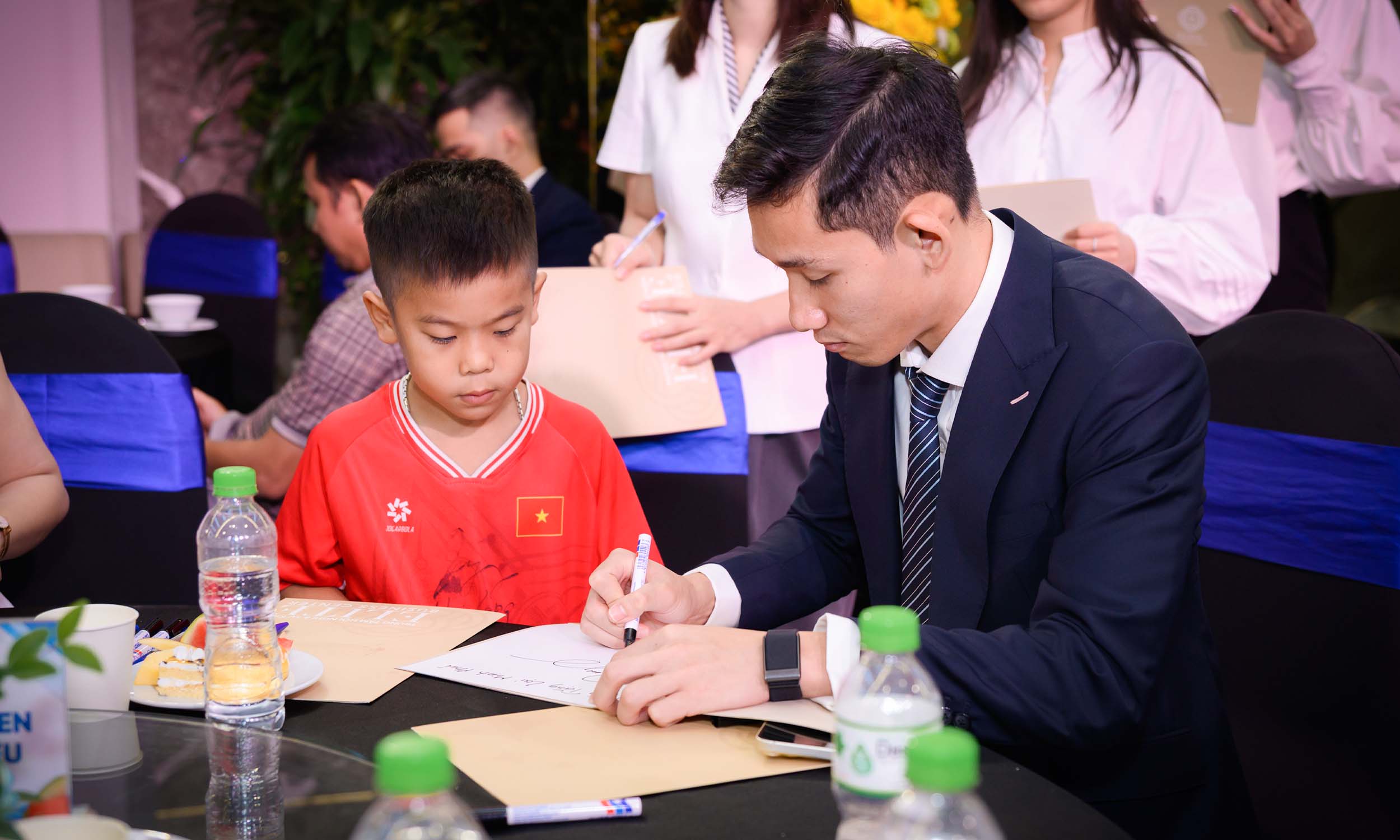 le-ky-ket-dai-su-thuong-hieu-kosmen-cau-thu-nguyen-hai-long-46