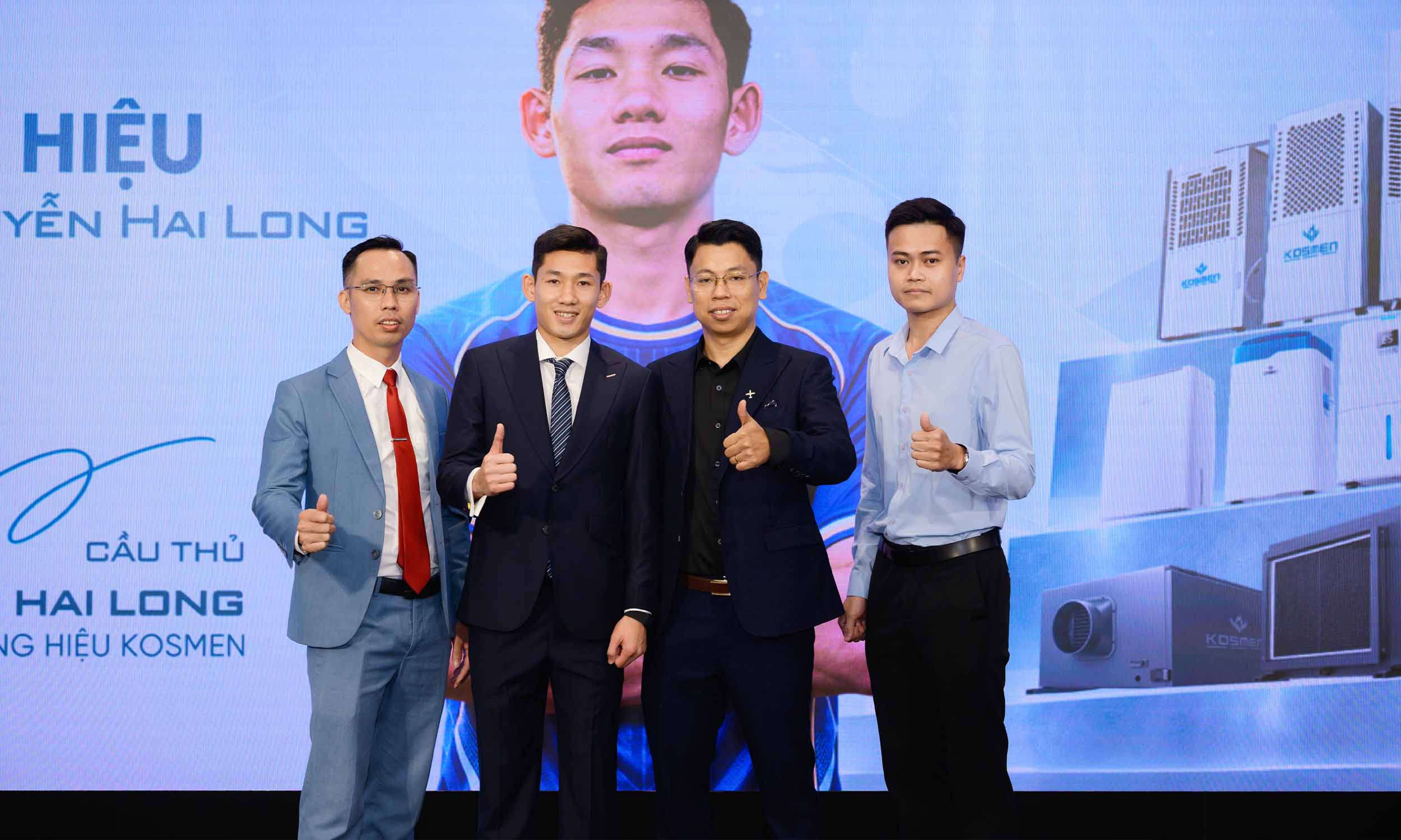 Đại sứ giao lưu chụp ảnh c&ugrave;ng ban l&atilde;nh đạo v&agrave; kh&aacute;ch mời đối t&aacute;c Kosmen -2