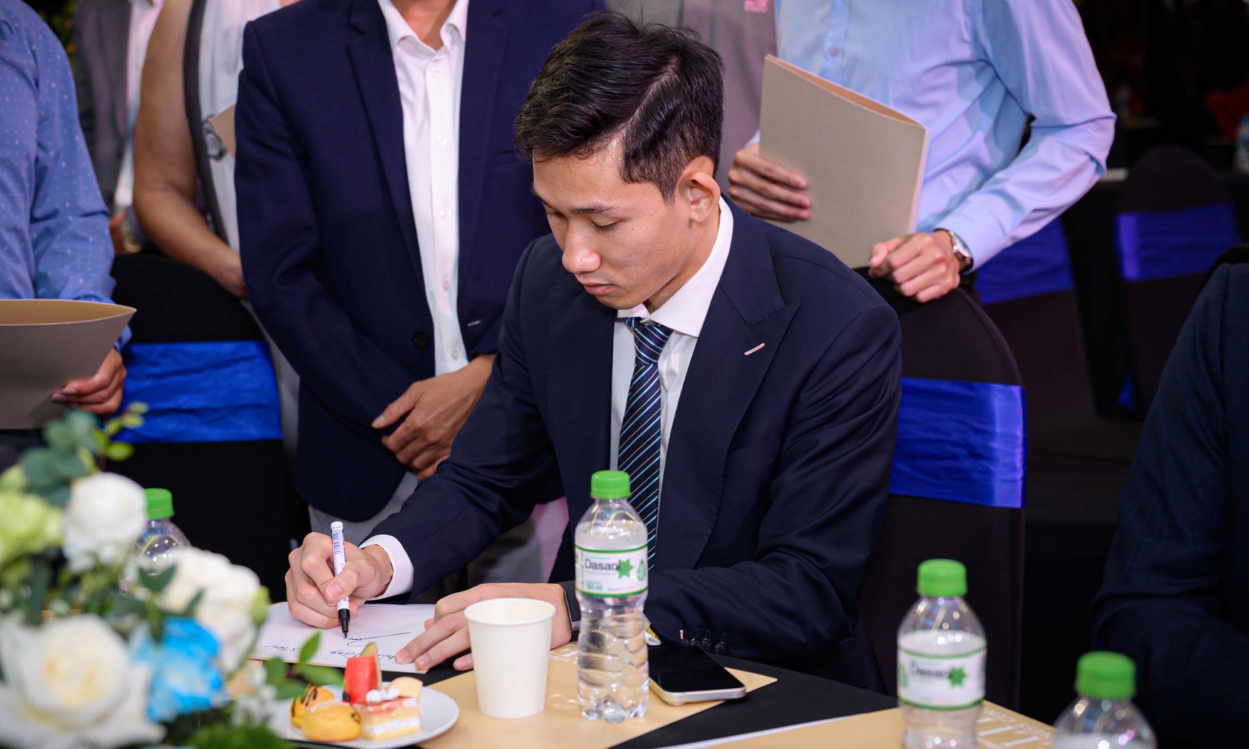 le-ky-ket-dai-su-thuong-hieu-kosmen-cau-thu-nguyen-hai-long-64