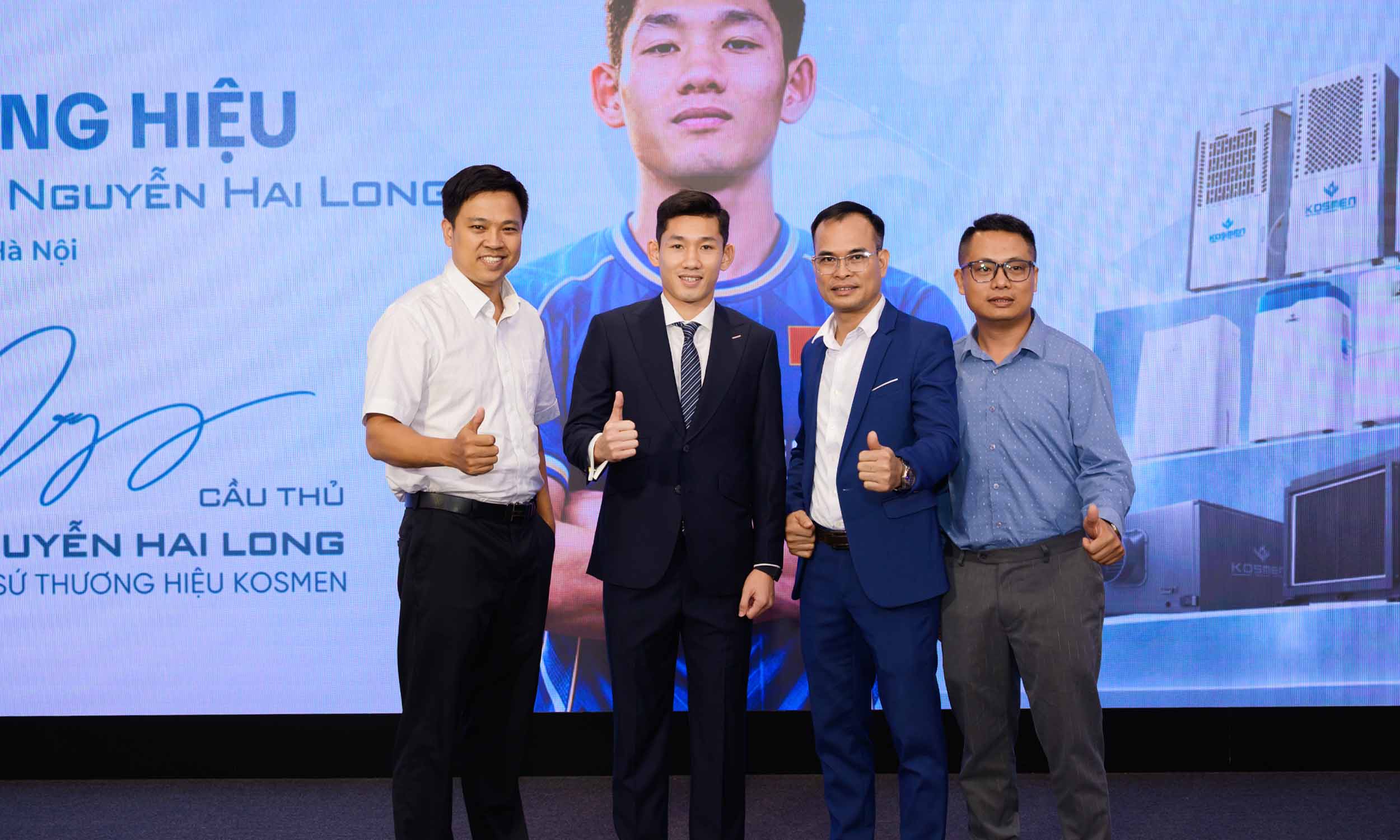 Đại sứ giao lưu chụp ảnh c&ugrave;ng ban l&atilde;nh đạo v&agrave; kh&aacute;ch mời đối t&aacute;c Kosmen -4
