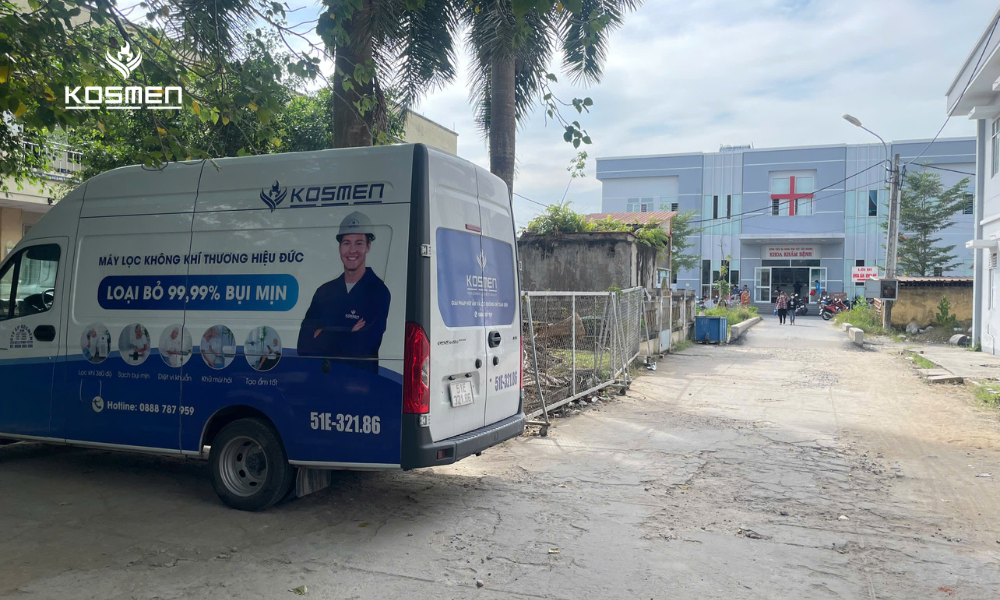 Kosmen delivers the dehumidifier to Cau Ngang General Hospital