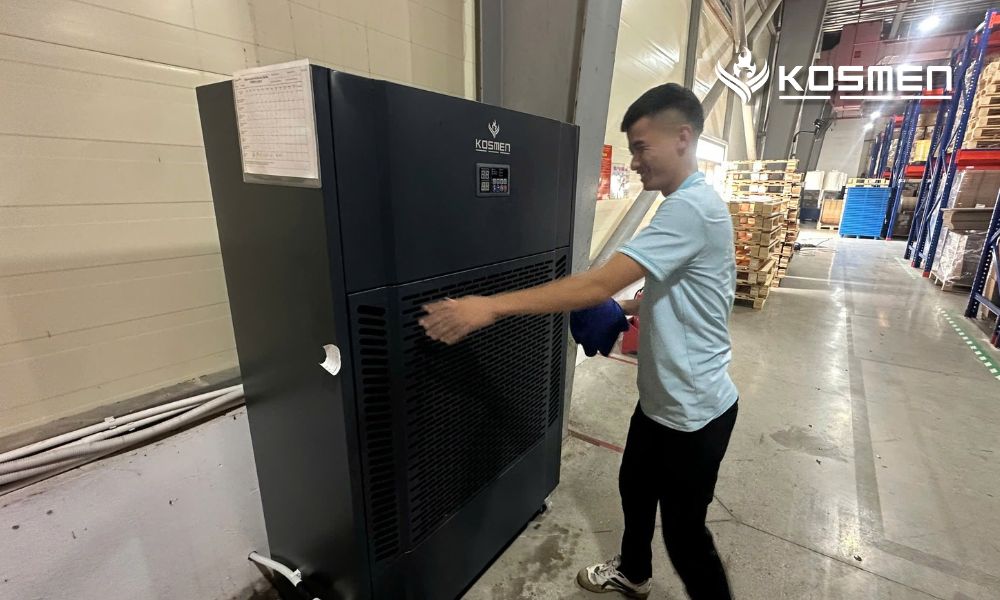 Kosmen’s technical team positions the equipment at the designated installation location