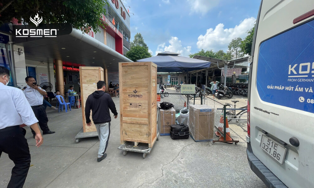 Kosmen giao hàng tận nơi và hỗ trợ lắp đặt máy hút ẩm Kosmen KM-180S tại bệnh viện số 10 Hậu Giang 