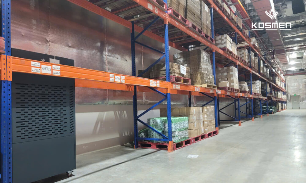 The Kosmen KM-480S dehumidifier is the ideal solution for controlling humidity in large warehouses of up to 800m². 