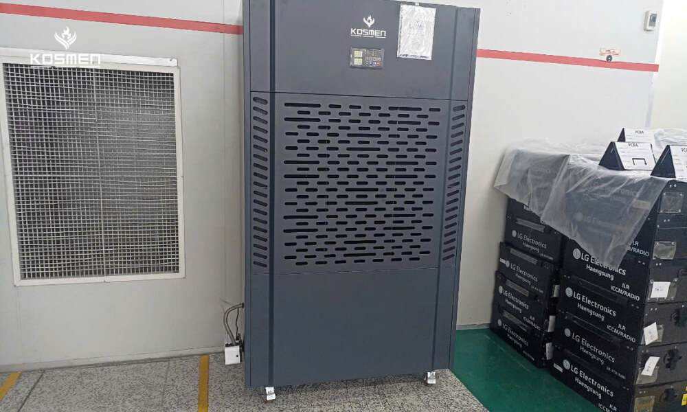 The Kosmen KM-480S protects products from damage and rust in metal component manufacturing