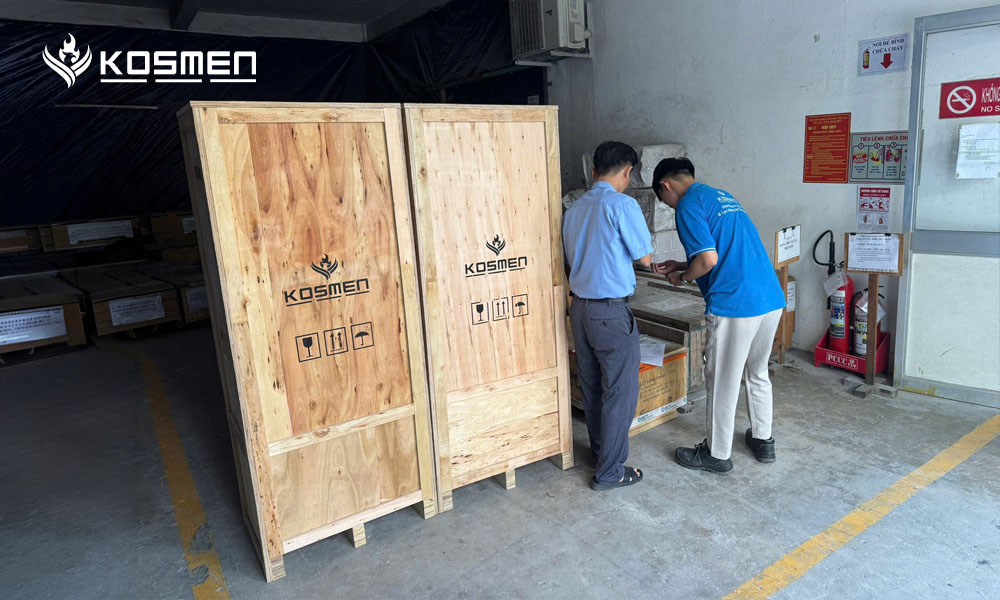 M&aacute;y h&uacute;t ẩm c&ocirc;ng nghiệp Kosmen KM-180S c&oacute; c&ocirc;ng suất h&uacute;t ẩm 180 l&iacute;t/ ng&agrave;y, t&iacute;ch hợp đa t&iacute;nh năng th&ocirc;ng minh, gi&uacute;p tối ưu vận h&agrave;nh trong kho vật tư gốm sứ Minh Long I
