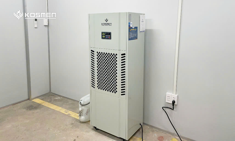 With a dehumidification capacity of 180 liters per day, the Kosmen KM-180S is ideal for 3D printing rooms with an area of 200–250 m²