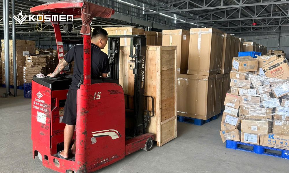Kosmen tiến hành bàn giao 4 máy hút ẩm Kosmen KM-480S cho Công ty Innoflow Vina