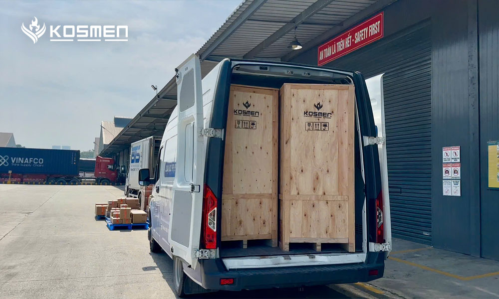 Kosmen vận chuyển m&aacute;y h&uacute;t ẩm đến kho logistics