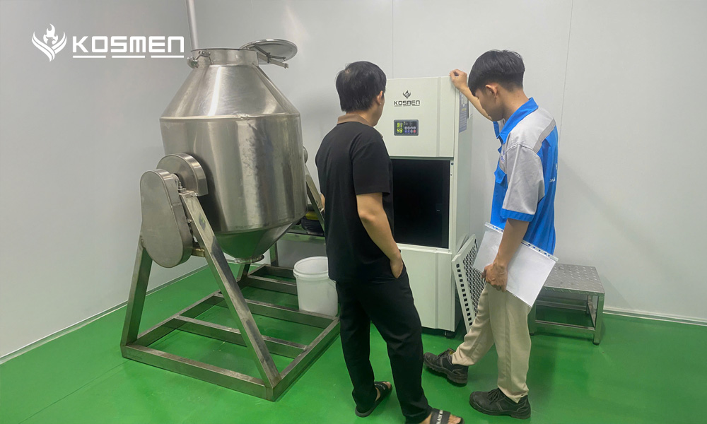 Nhân viên kỹ thuật Kosmen hướng dẫn chi tiết cách vận hành máy hút ẩm Kosmen KM-180S