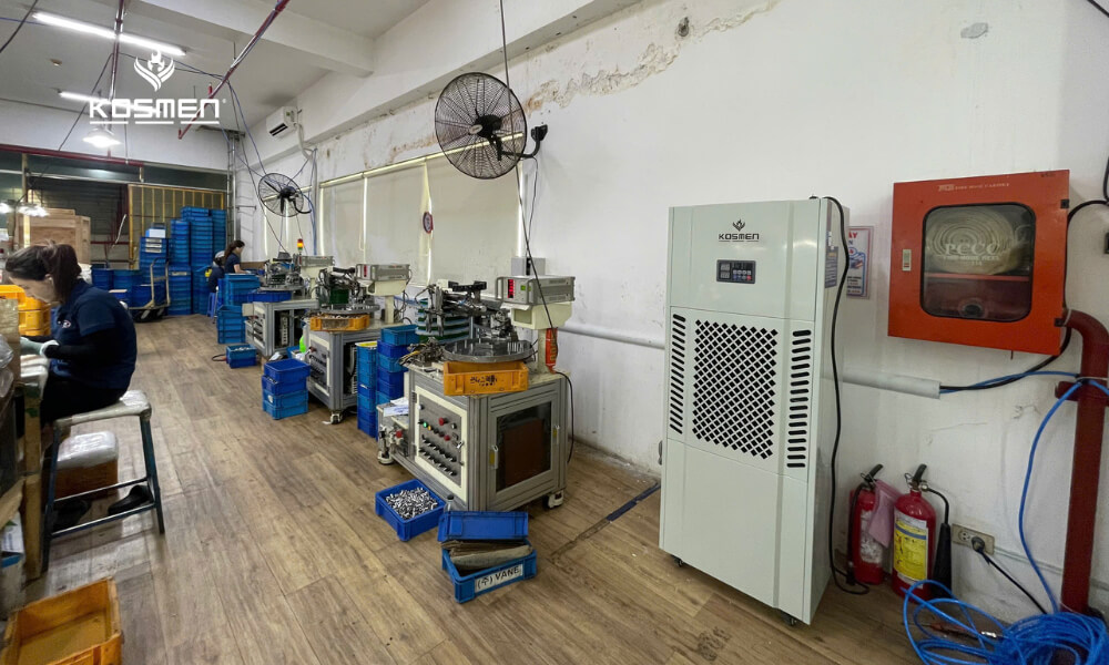  Kéo dài tuổi thọ và bảo đảm chất lượng sản phẩm nhờ sử dụng máy hút ẩm Kosmen KM-180S 