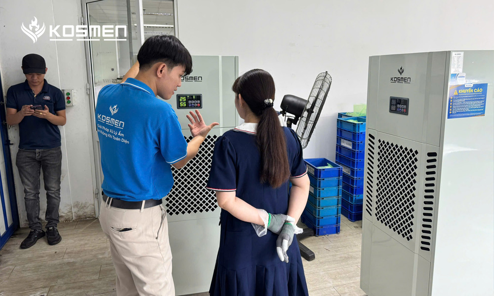 Kosmen&rsquo;s technical team provided on-site guidance on operating the KM-180S dehumidifier