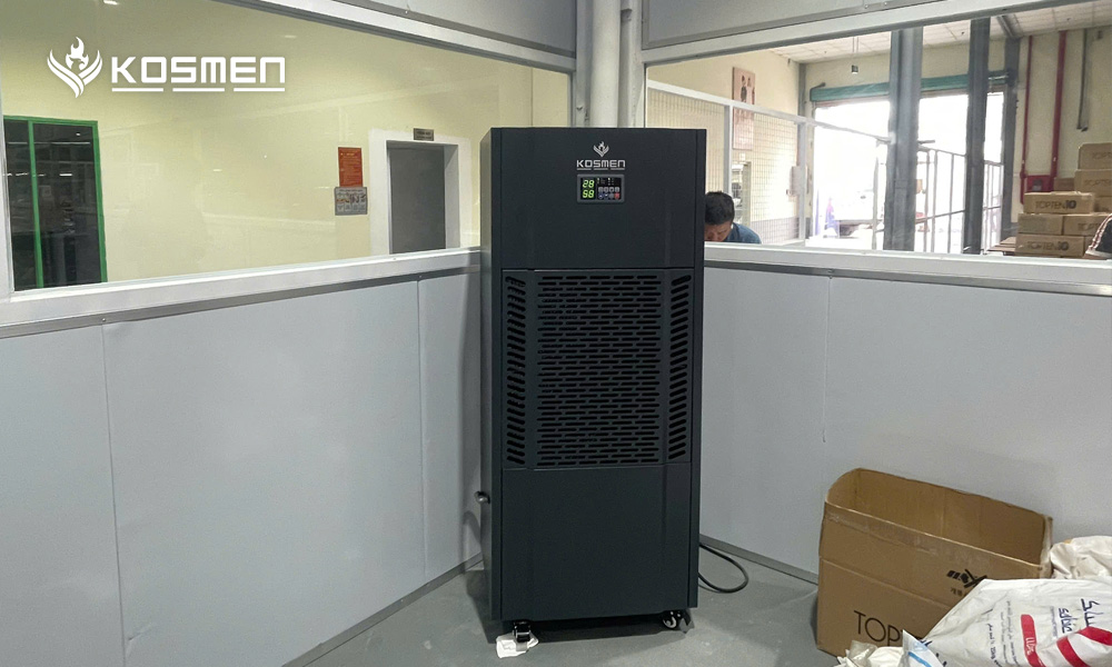 Kosmen KM-250S sở hữu thiết kế tối ưu diện t&iacute;ch, hiệu suất h&uacute;t ẩm vượt trội, vận h&agrave;nh ổn định 24/7, tiết kiệm điện năng