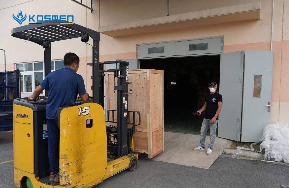 Giao hàng và lắp đặt máy hút ẩm Kosmen KM-480S