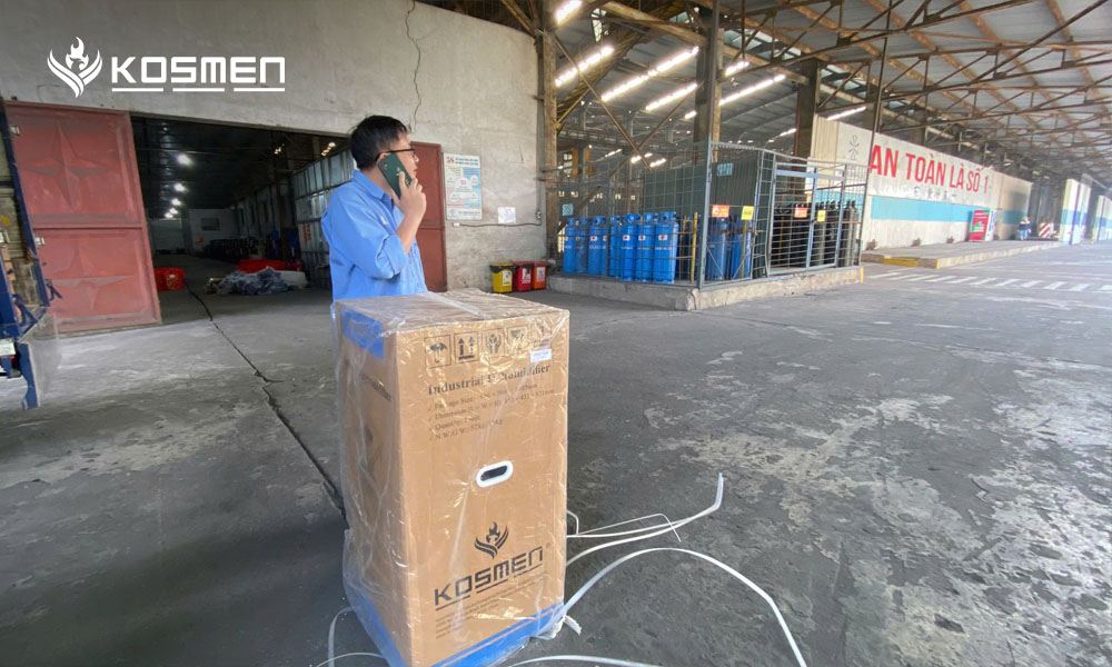 Thiết kế m&aacute;y h&uacute;t ẩm Kosmen KM-150S nhỏ gọn, c&ocirc;ng suất 150 l&iacute;t/ ng&agrave;y, c&oacute; khả năng h&uacute;t ẩm bao qu&aacute;t kh&ocirc;ng gian 