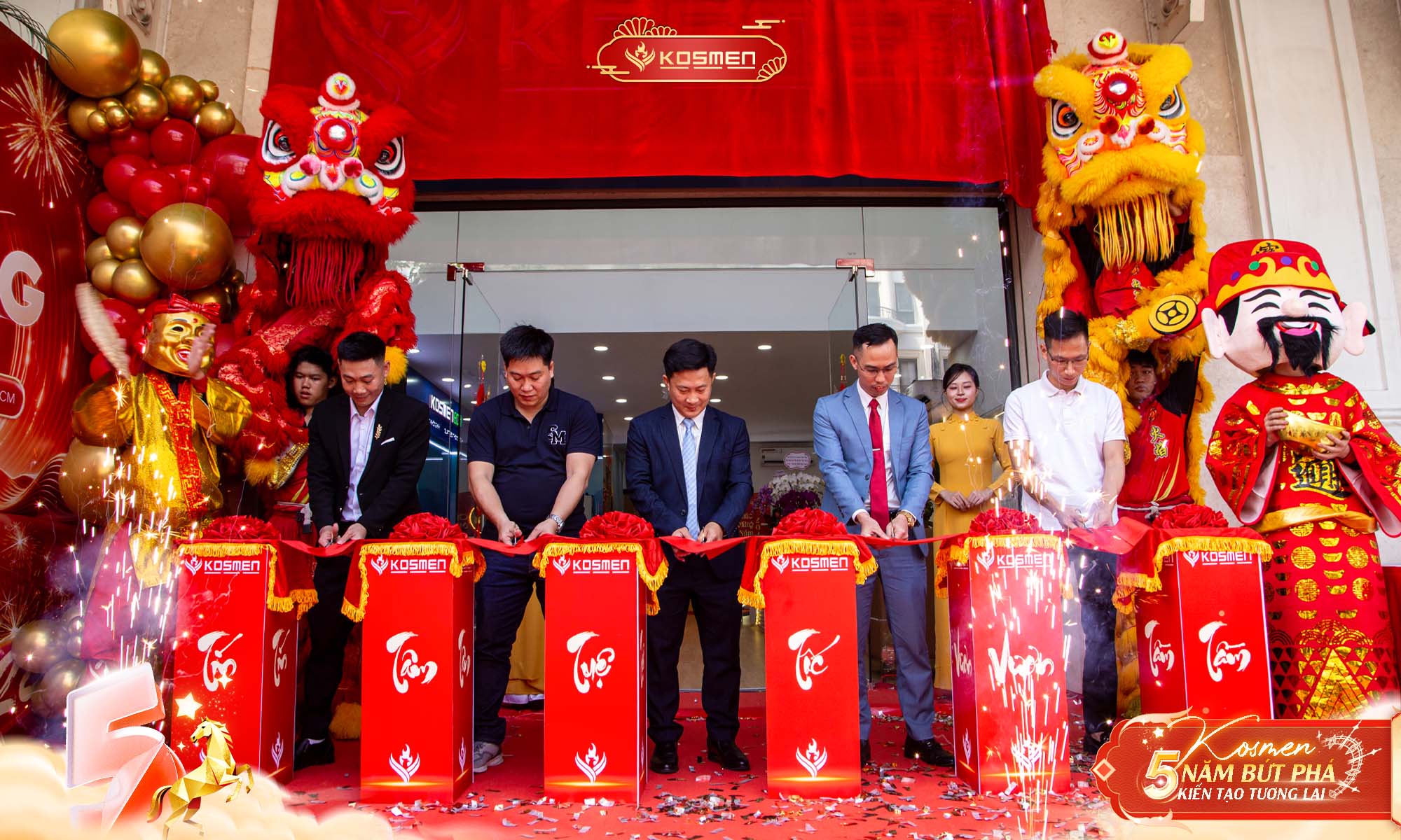 The Board of Directors and distinguished guests cutting the inauguration ribbon