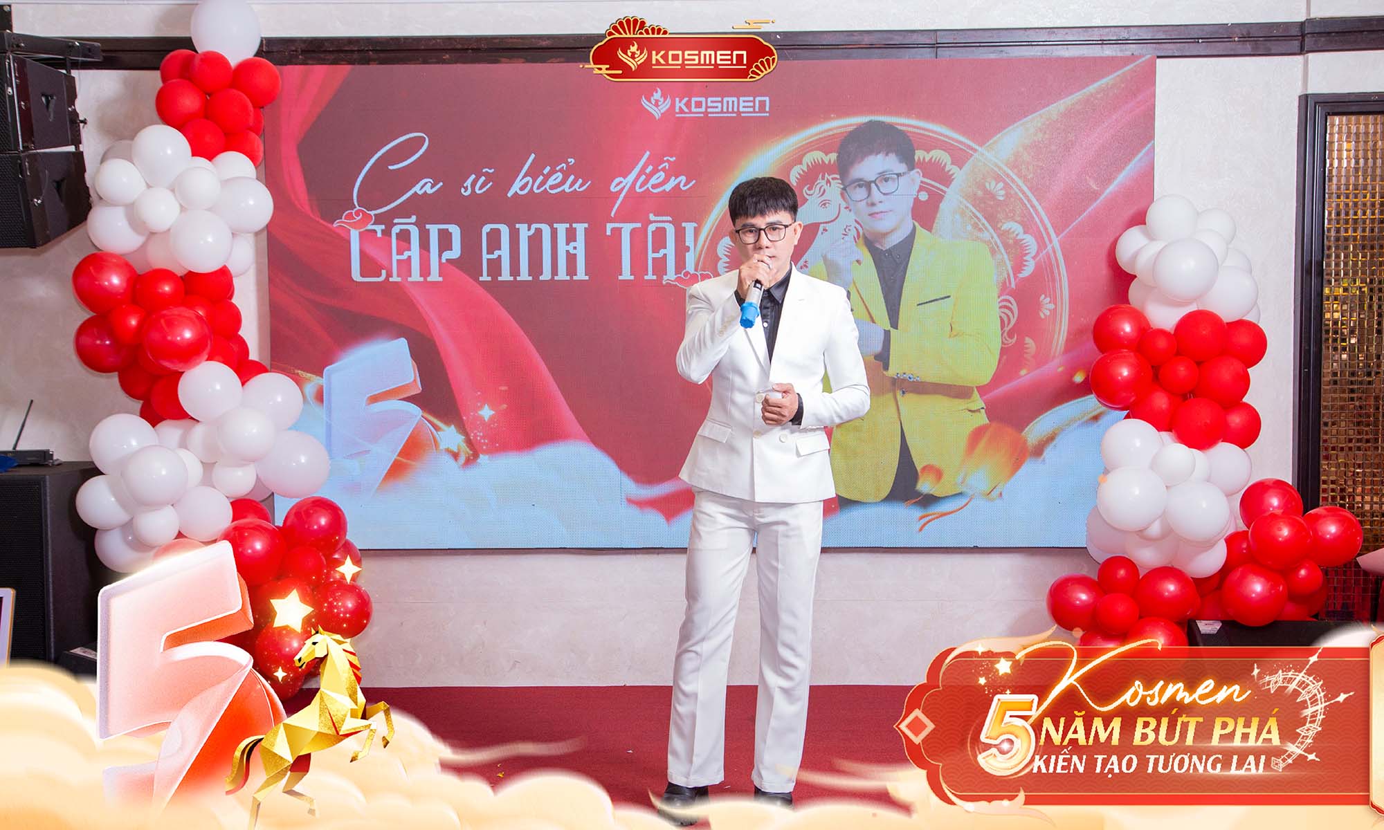 Singer Cap Anh Tai performing