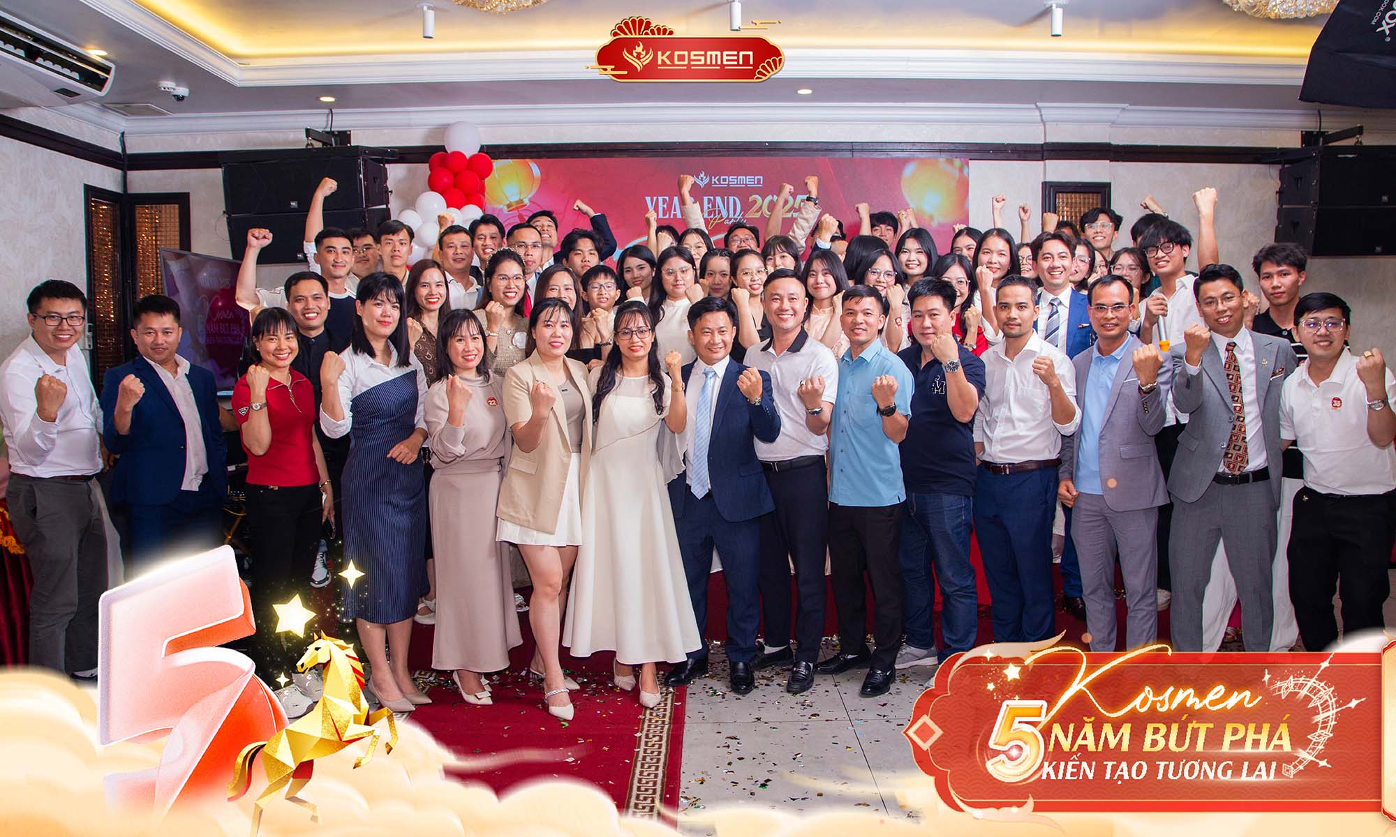 Group photo capturing memorable moments with all attending guests