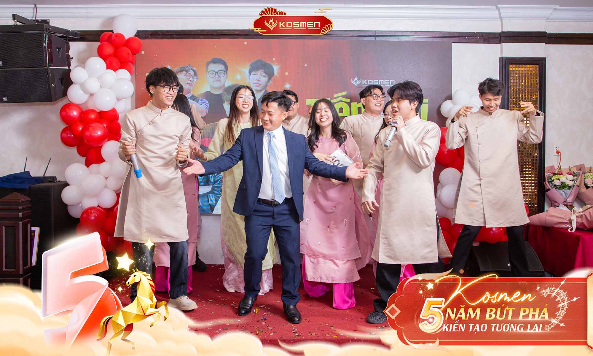 Singing & dancing performance &ldquo;Advance or Retreat&rdquo; by the male staff of the Marketing Department