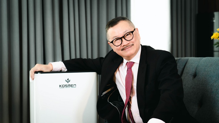 Artist Tran Đuc chooses Kosmen dehumidifiers to care for his and his family's health.