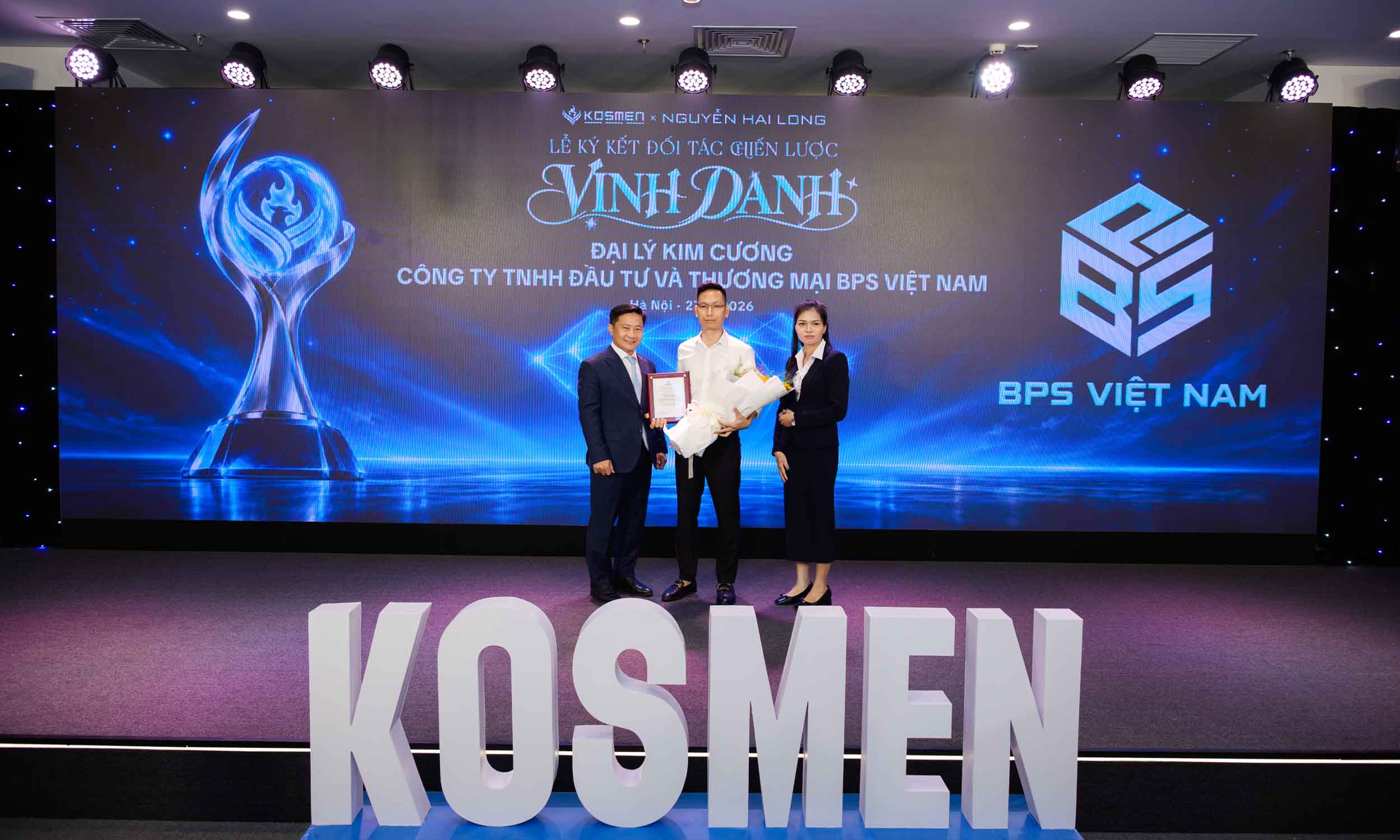Vinh danh trao giải c&aacute;c đối t&aacute;c đ&atilde; đồng h&agrave;nh c&ugrave;ng ph&aacute;t triển với Kosmen -2
