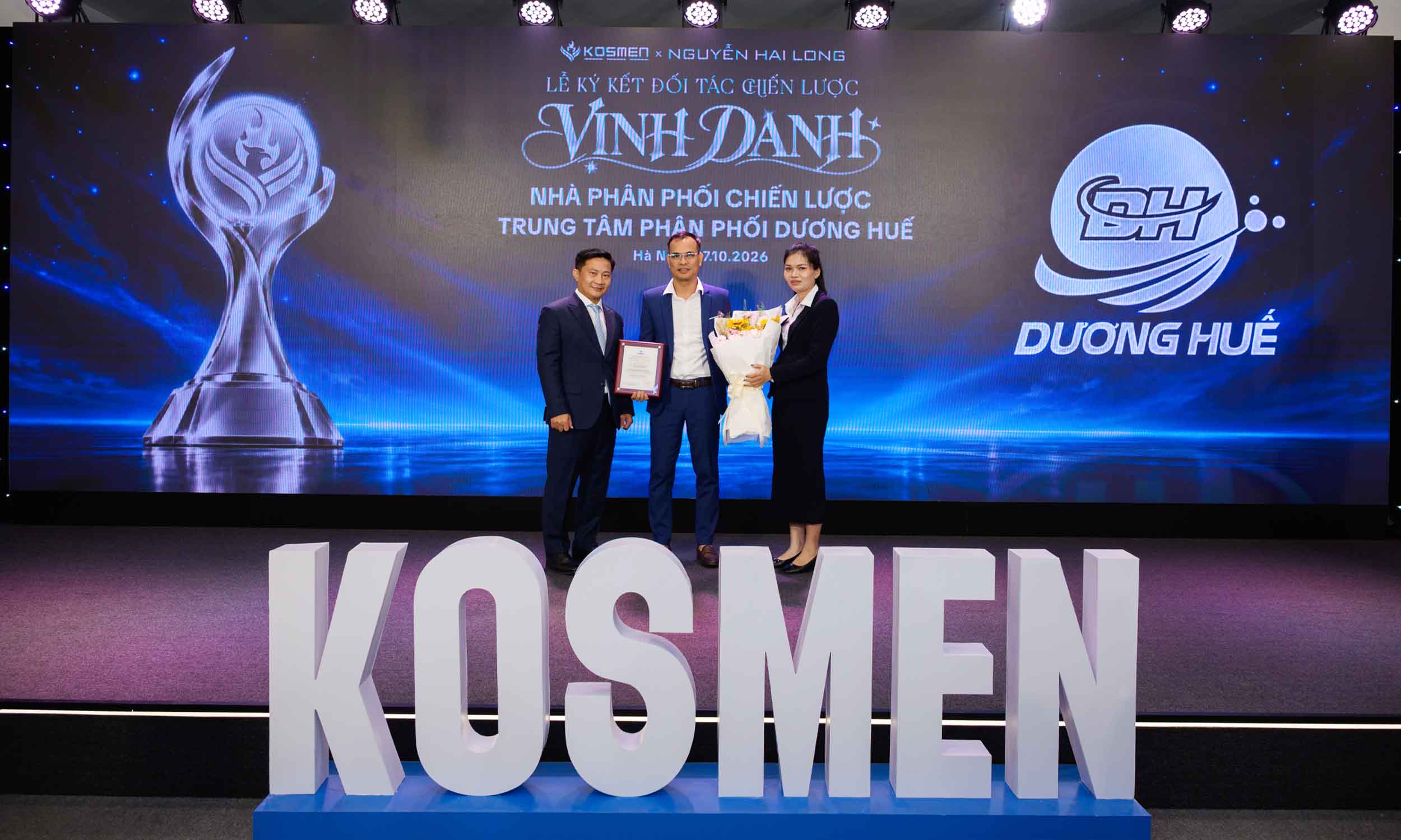 Vinh danh trao giải c&aacute;c đối t&aacute;c đ&atilde; đồng h&agrave;nh c&ugrave;ng ph&aacute;t triển với Kosmen -8