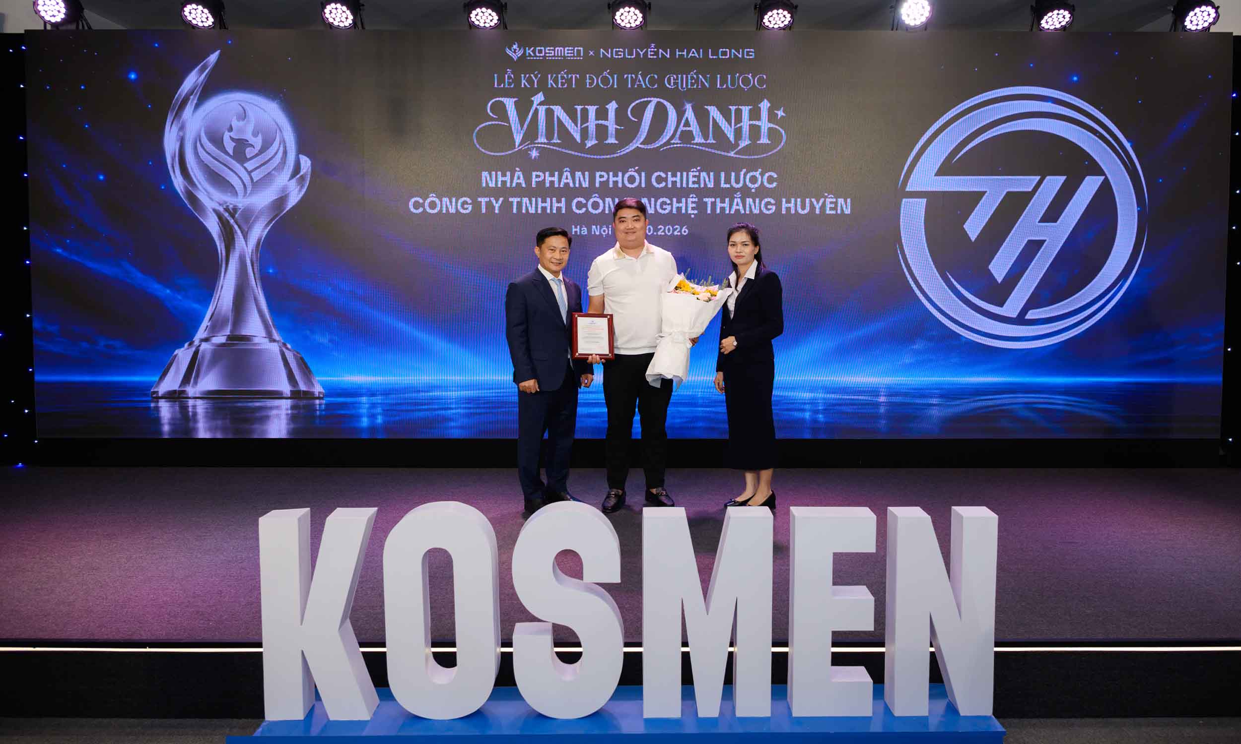 Vinh danh trao giải c&aacute;c đối t&aacute;c đ&atilde; đồng h&agrave;nh c&ugrave;ng ph&aacute;t triển với Kosmen -10