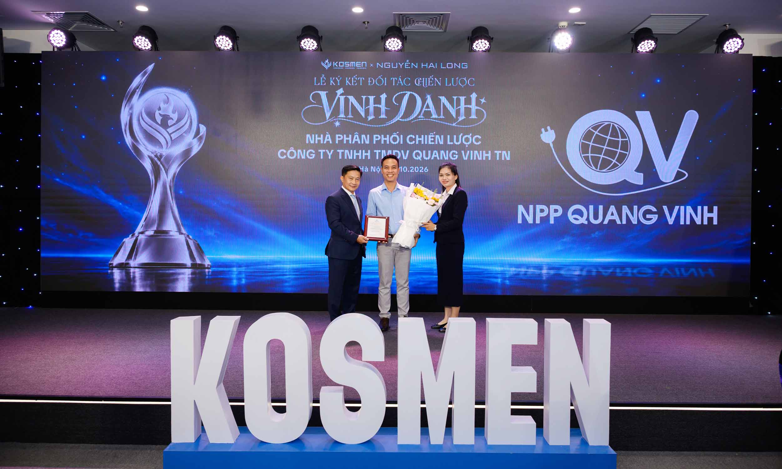 Vinh danh trao giải c&aacute;c đối t&aacute;c đ&atilde; đồng h&agrave;nh c&ugrave;ng ph&aacute;t triển với Kosmen -12