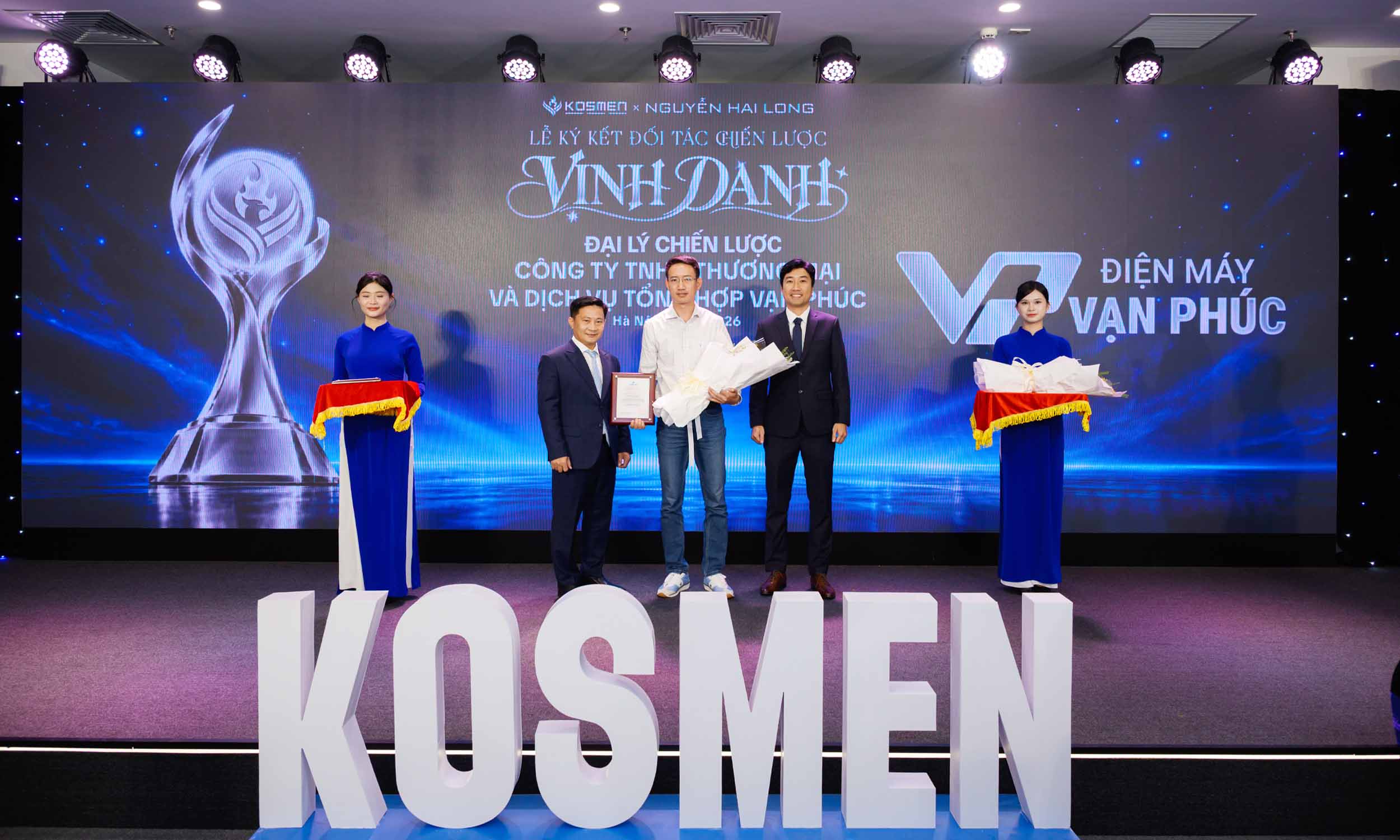 Vinh danh trao giải c&aacute;c đối t&aacute;c đ&atilde; đồng h&agrave;nh c&ugrave;ng ph&aacute;t triển với Kosmen -13