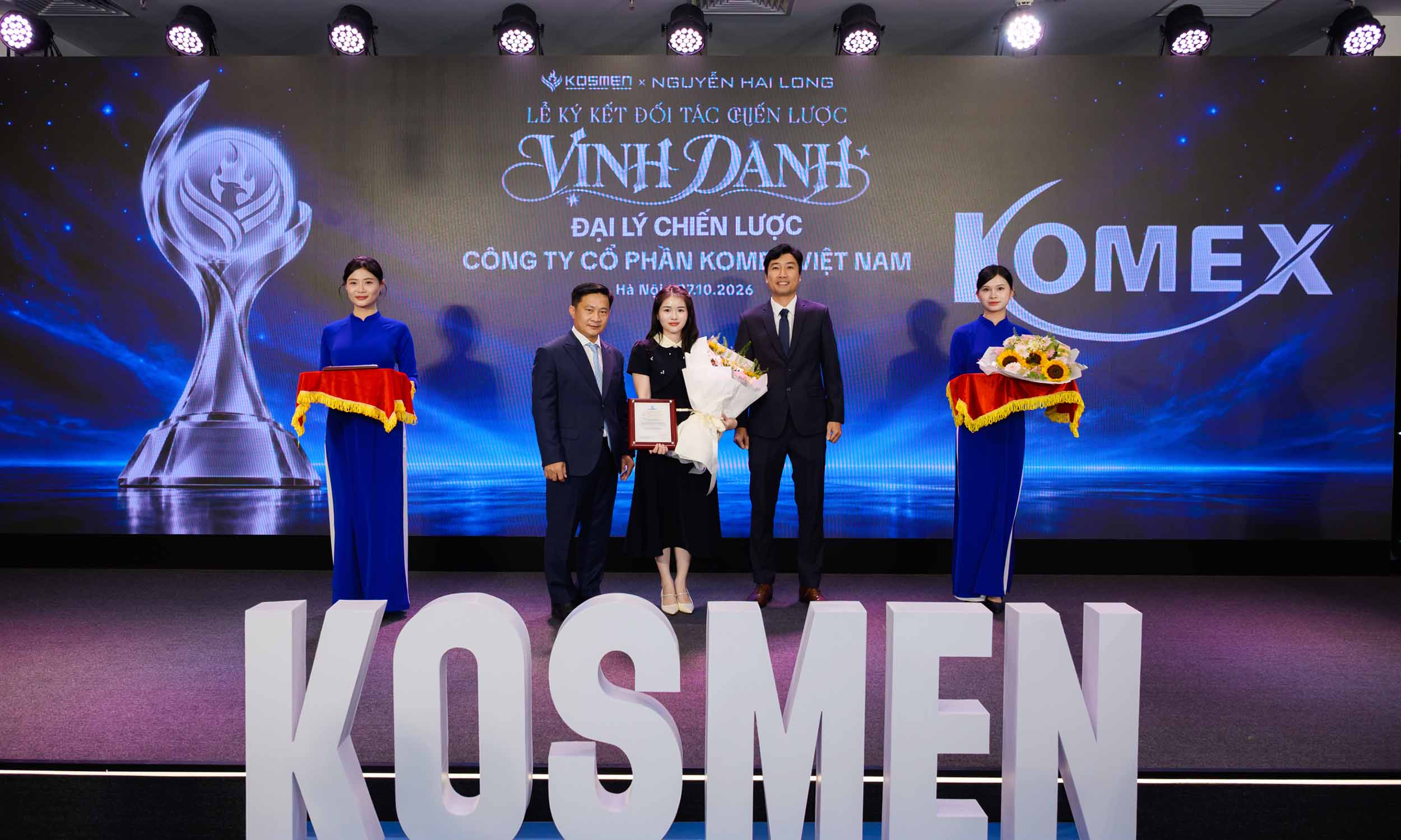 Vinh danh trao giải c&aacute;c đối t&aacute;c đ&atilde; đồng h&agrave;nh c&ugrave;ng ph&aacute;t triển với Kosmen -19