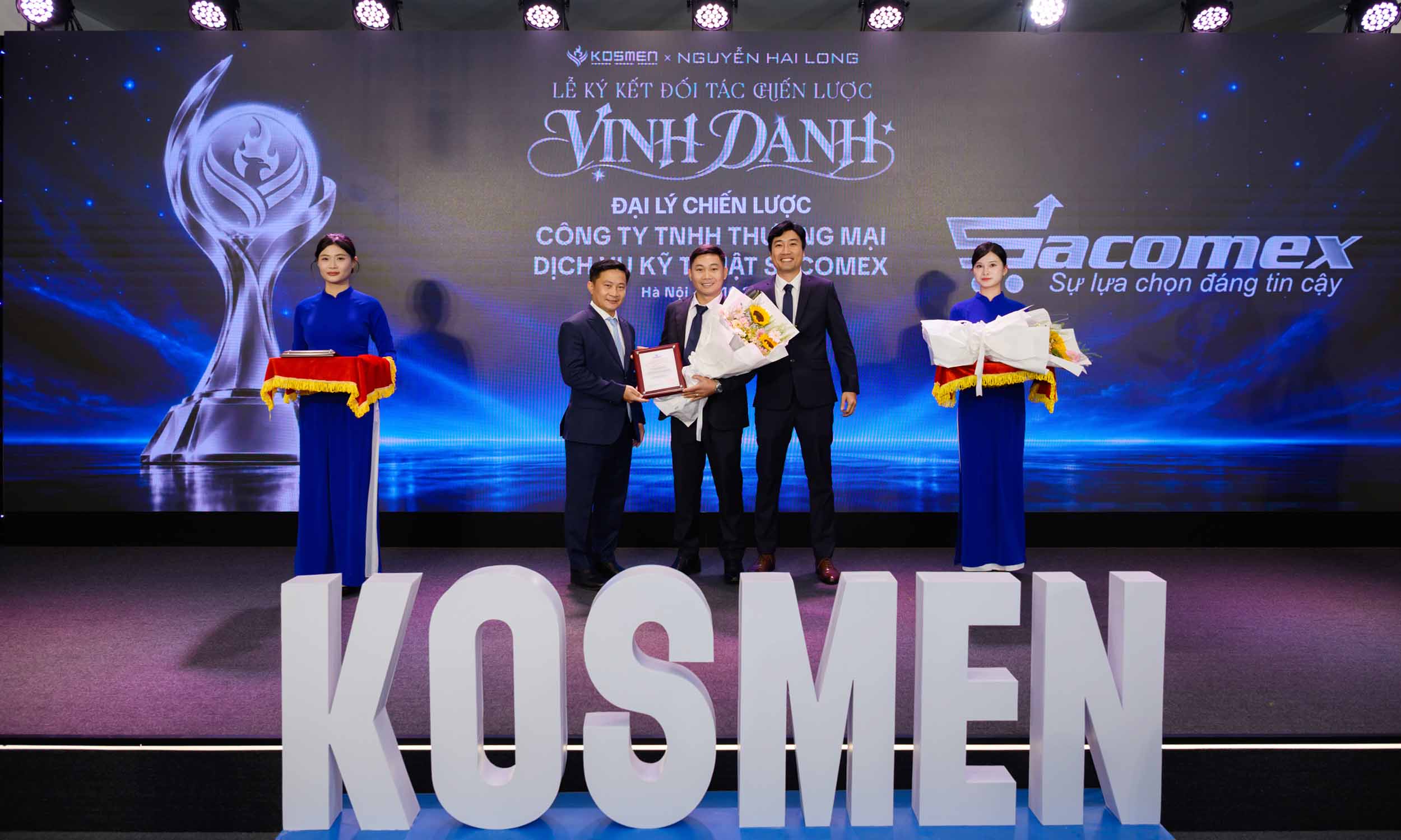 Vinh danh trao giải c&aacute;c đối t&aacute;c đ&atilde; đồng h&agrave;nh c&ugrave;ng ph&aacute;t triển với Kosmen -21
