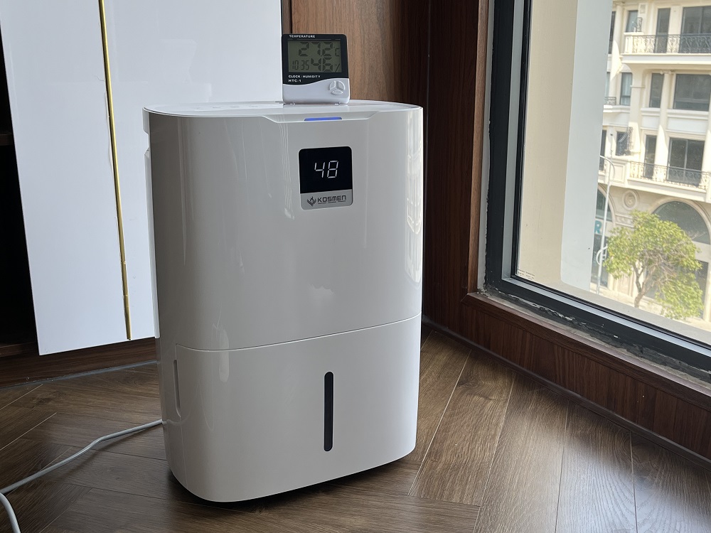 Kosmen KM-25N &ndash; Kiểm so&aacute;t ẩm chủ động, khử m&ugrave;i hiệu quả cho kh&ocirc;ng gian sinh hoạt chung.