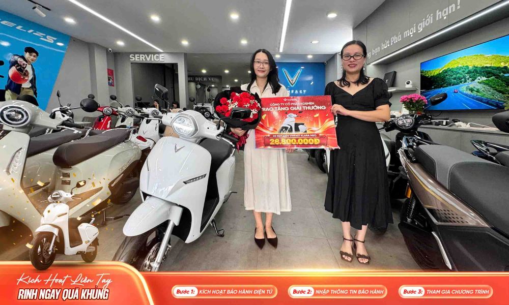 Kosmen trao thưởng cho khách hàng trúng giải thưởng Xe máy điện Vinfast