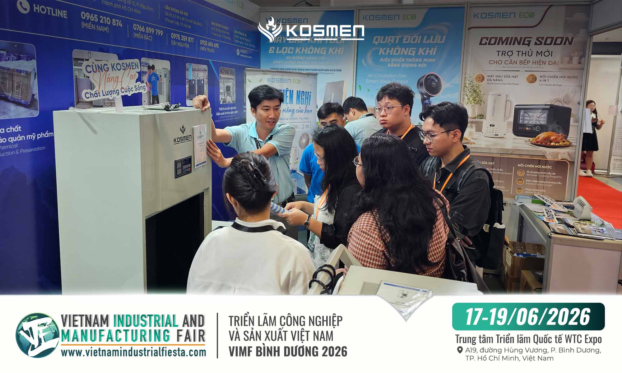 Khách hàng tìm hiểu và trải nghiệm thực tế thiết bị kiểm soát ẩm công suất cao Kosmen