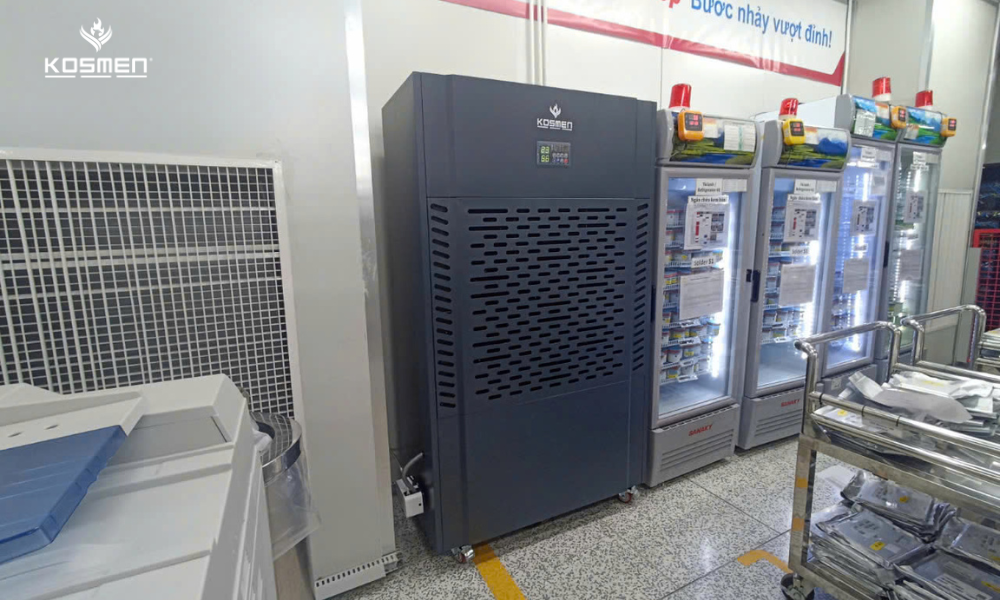 With a high dehumidification capacity of up to 480 liters per day, the Kosmen KM-480S is ideal for large warehouses, storage areas, and factories